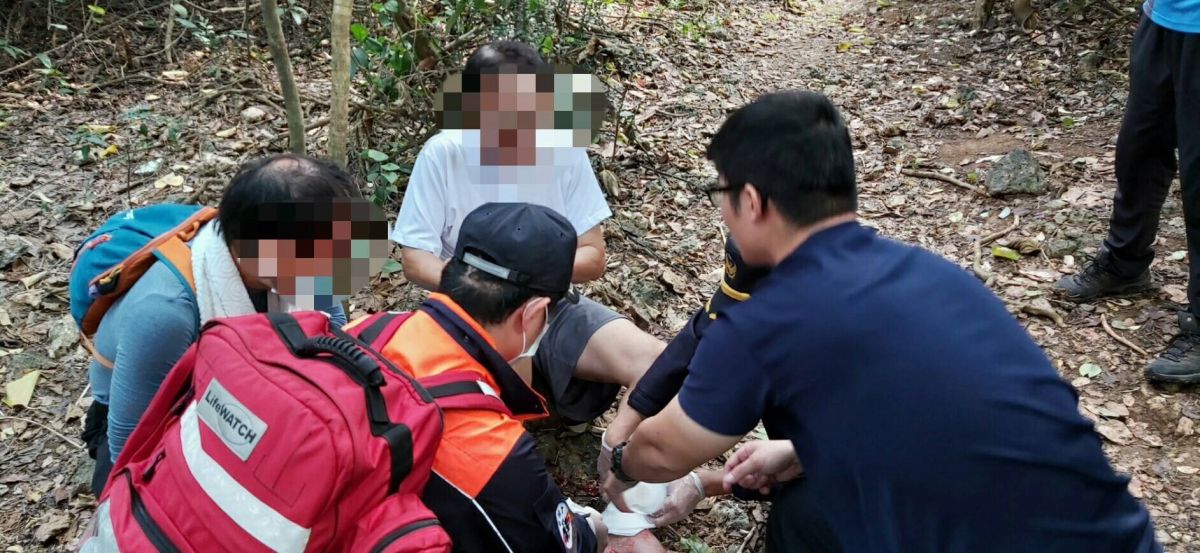 ▲高雄柴山知名景點「4顆榕」附近，今(11)日上午傳出有登山客受傷，初判可能是子彈射擊後所造成的穿刺傷，目前由警方深入調查釐清中。(圖／記者郭凱杰翻攝)