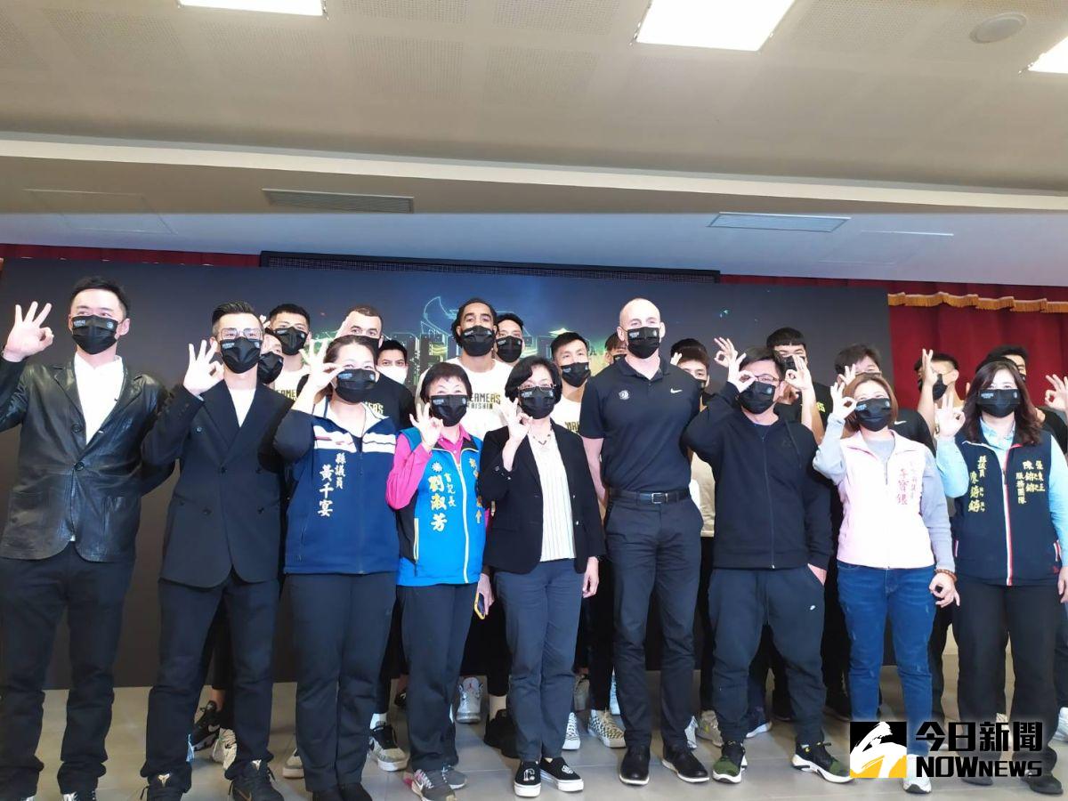 ▲「台新夢想家」首戰將於19日在彰化縣立體育館對戰富邦勇士，縣長王惠美邀請鄉親前來加油，並參加彰化之光強勢回歸演唱會，度過一個美好假期。（圖／記者葉靜美攝，2020.12.11）