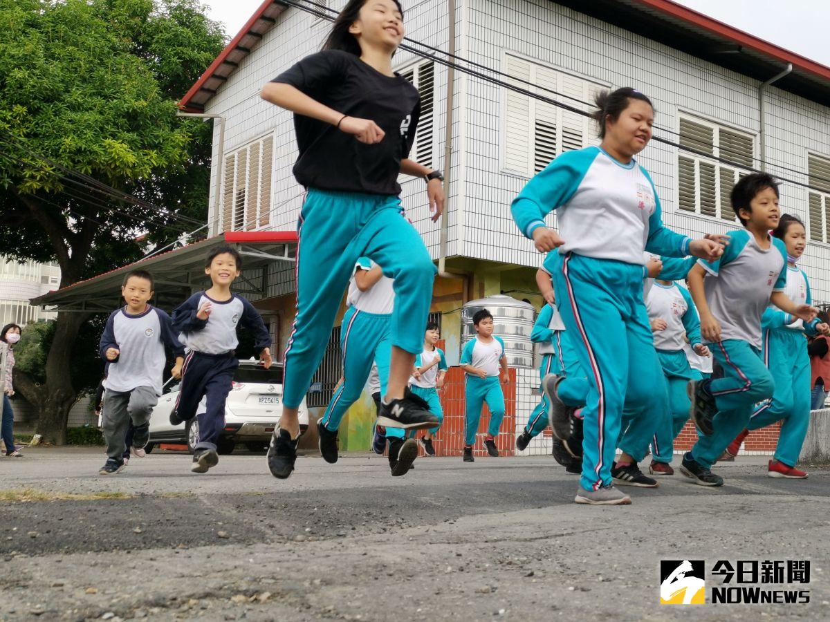 ▲教育部今（6）日宣布，10月13日起校園防疫將改為「有症狀不到校上課上班，無症狀配合指揮中心規定」。（資料圖／記者陳雅芳攝，2020.12. 11）