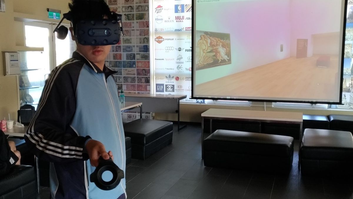 ▲身障同學透過VR設備體驗不同的生活經驗。（圖／記者蘇榮泉攝，2020.12.11）