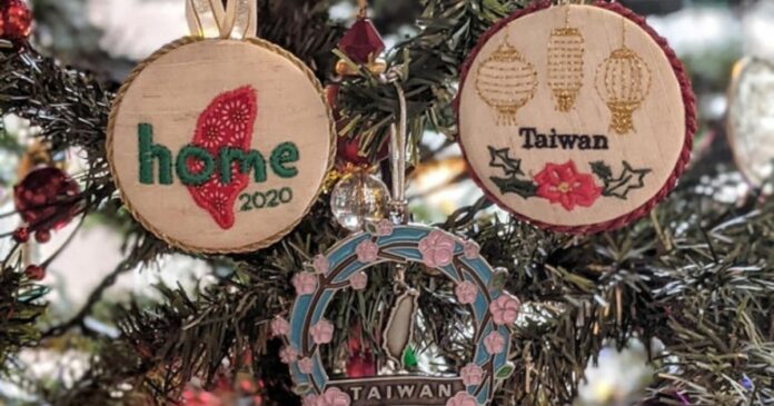 老外佈置聖誕樹掛「台灣」　自曝背後原因超催淚
