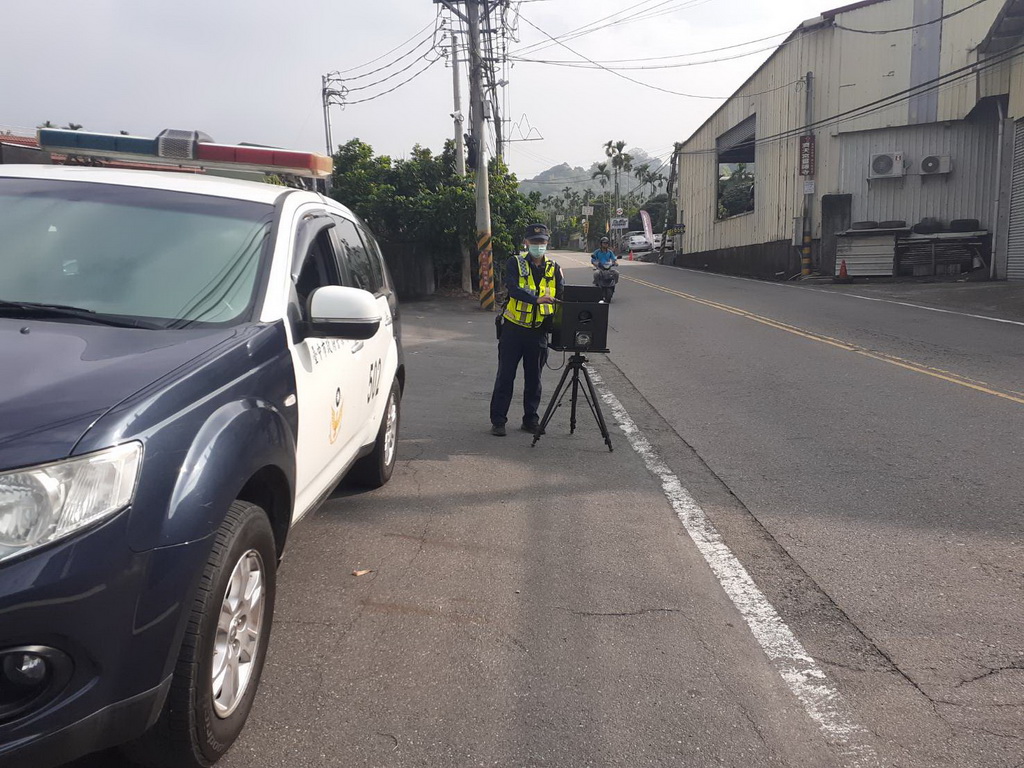 ▲太平警方全面測速取締。(圖／林重鎣攝2020.12.12)