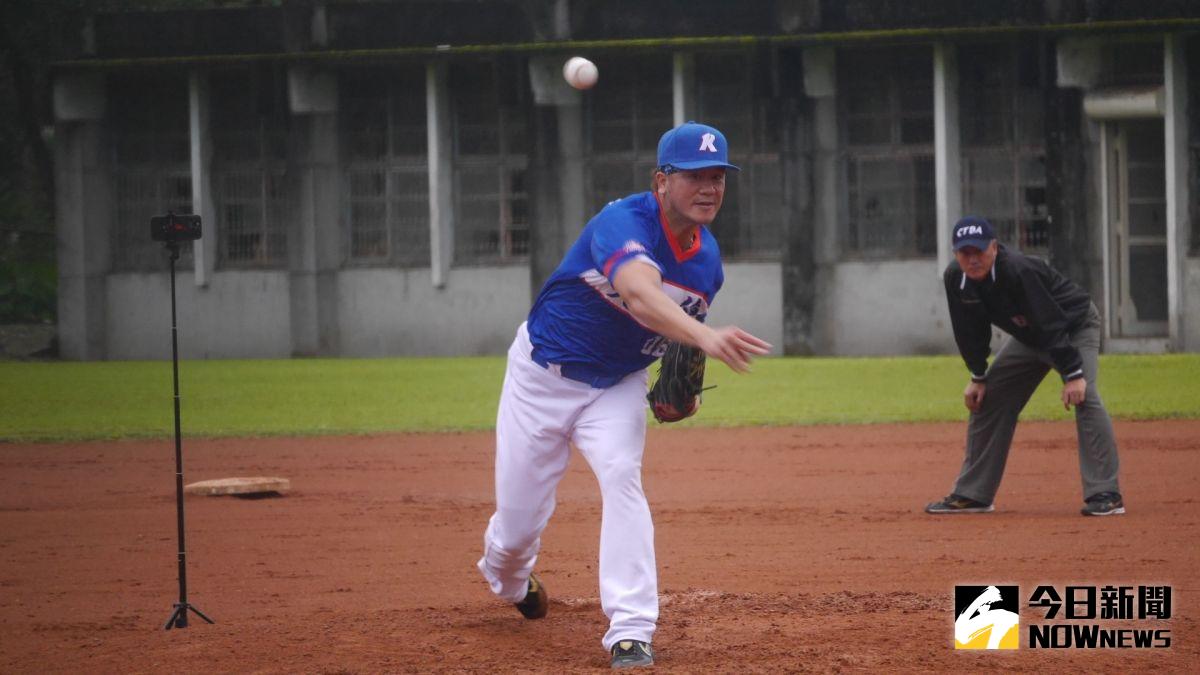 ▲曹錦輝在光復國小OB賽先發。（圖／吳政紘攝）