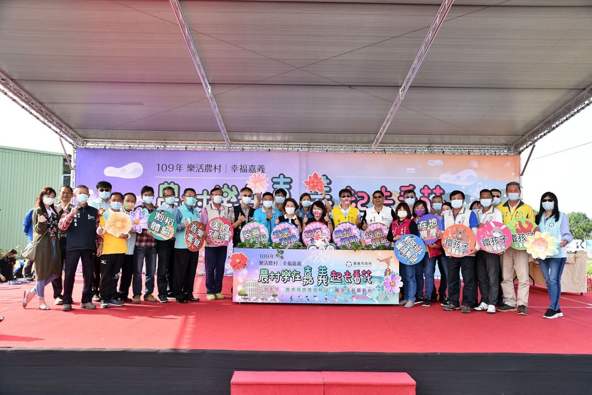 ▲巿長黃敏惠邀請大家來賞花、大口吃好米。（圖／嘉市府提供2020.12.12）