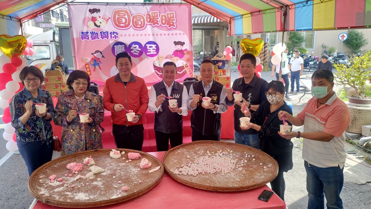 ▲一起搓冬至圓、享用牛排大餐，提早歡度冬至團圓。（圖／記者洪佳伶攝，2020.12.12）