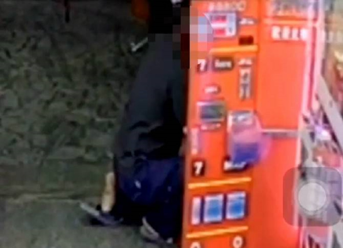 ▲娃娃機店遭竊吃案是真的!高市警局林園分局督察組在調查該案後坦承疏失，承辦該案的楊姓警員記過一次，忠義派出所吳姓所長申誡二次，分局長孫成儒自請申誡一次。（圖／記者郭凱杰翻攝）