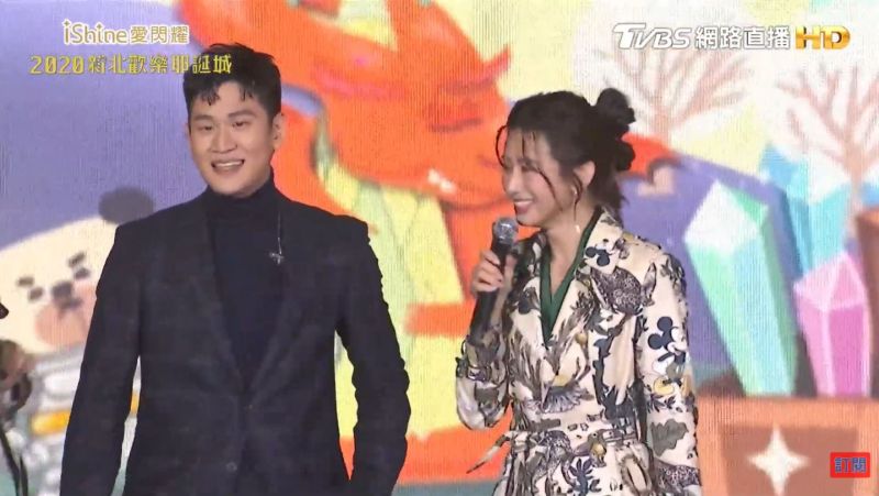 ▲趙岱新(右)讚周興哲多才多藝。(圖/翻攝TVBS