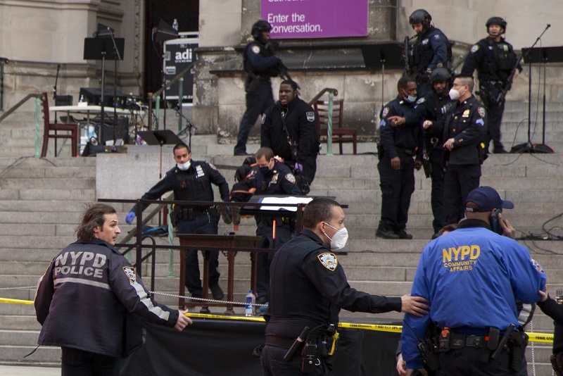 紐約教堂外發生槍擊　槍手遭警擊傷送醫不治
