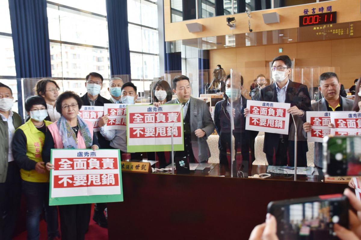 ▲台中捷運通車延期，民進黨團說，市長道歉外，其他的相關局處長應扛起責任下台，台中市府要拿出辦法來。(圖／柳榮俊攝2020.12.14)