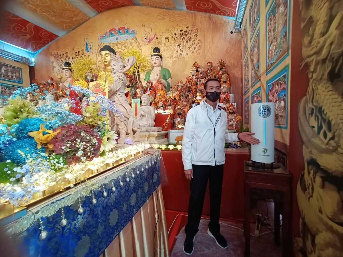 ▲董事長蔡咏鍀表示，北港朝天宮配合政府全面防疫，法會現場也採用ECOHEAL+光合電子樹，並搭配Bobii(保庇)熱顯影體溫快篩機，讓信徒安心參與。（圖／記者洪佳伶攝，2020.12.14）