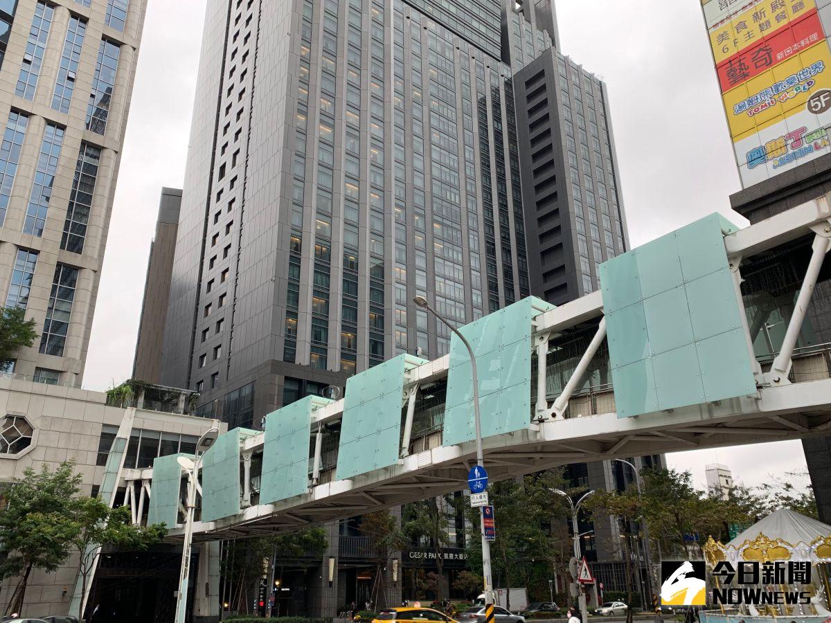 ▲今年的新北歡樂耶誕城活動長達53天，成為飯店業者拉抬住房率的及時雨。(圖/記者康子仁攝)
