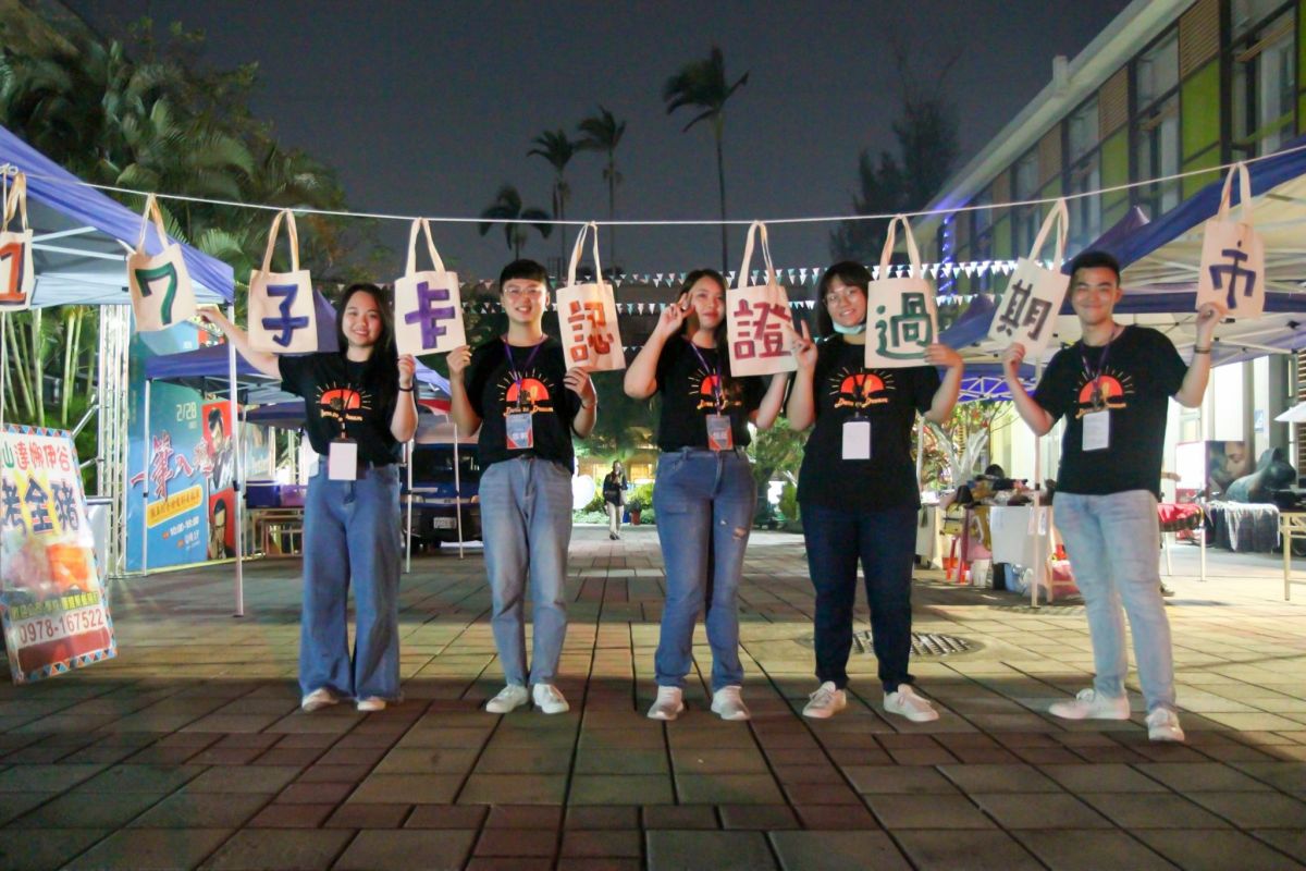 ▲學生團體進行地方饒舌、吉他、熱舞團隊表演，成功讓民眾與藝術有更多接觸與交流。〔圖／嘉市府提供2020.12.14〕