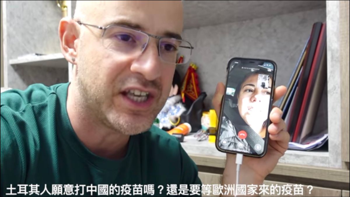 ▲吳鳳（左）親妹染疫拒打大陸疫苗。（圖／吳鳳臉書） 