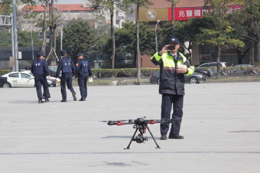 ▲中市警局犯罪預防科早在104年即曾經購買無人機成立機隊。(圖/記者鄧力軍翻攝)
