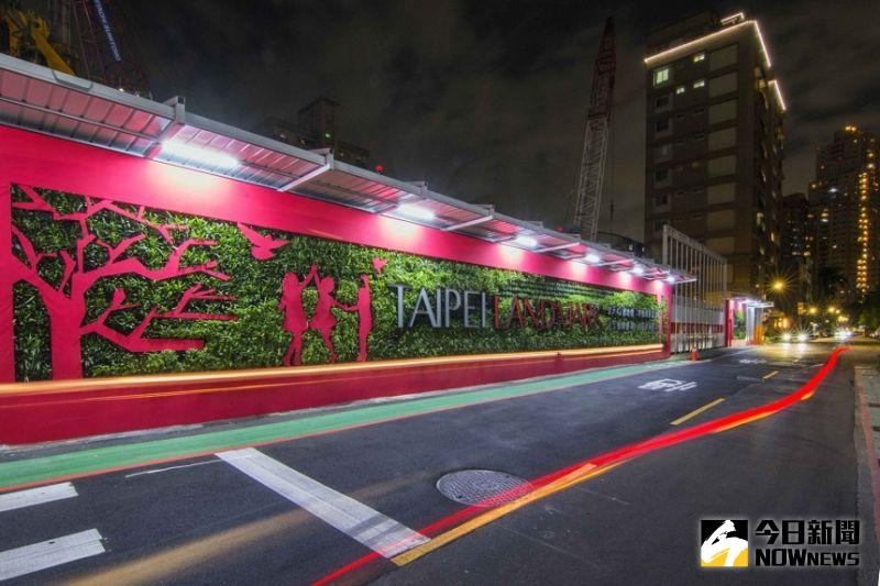 ▲今年施工圍籬綠美化評選,獲得城市森林組特優的合銘建設公司-合環LANDMARK建築工地圍籬。(圖/新北工務局提供)