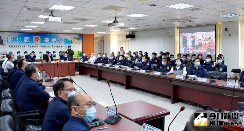 ▲彰化縣長王惠美到縣警察局表揚有功員警,同時也表揚偵破詐騙、強盜案等案件的員警及協助防制詐騙的銀行行員。(圖/記者陳雅芳攝,2020.12.