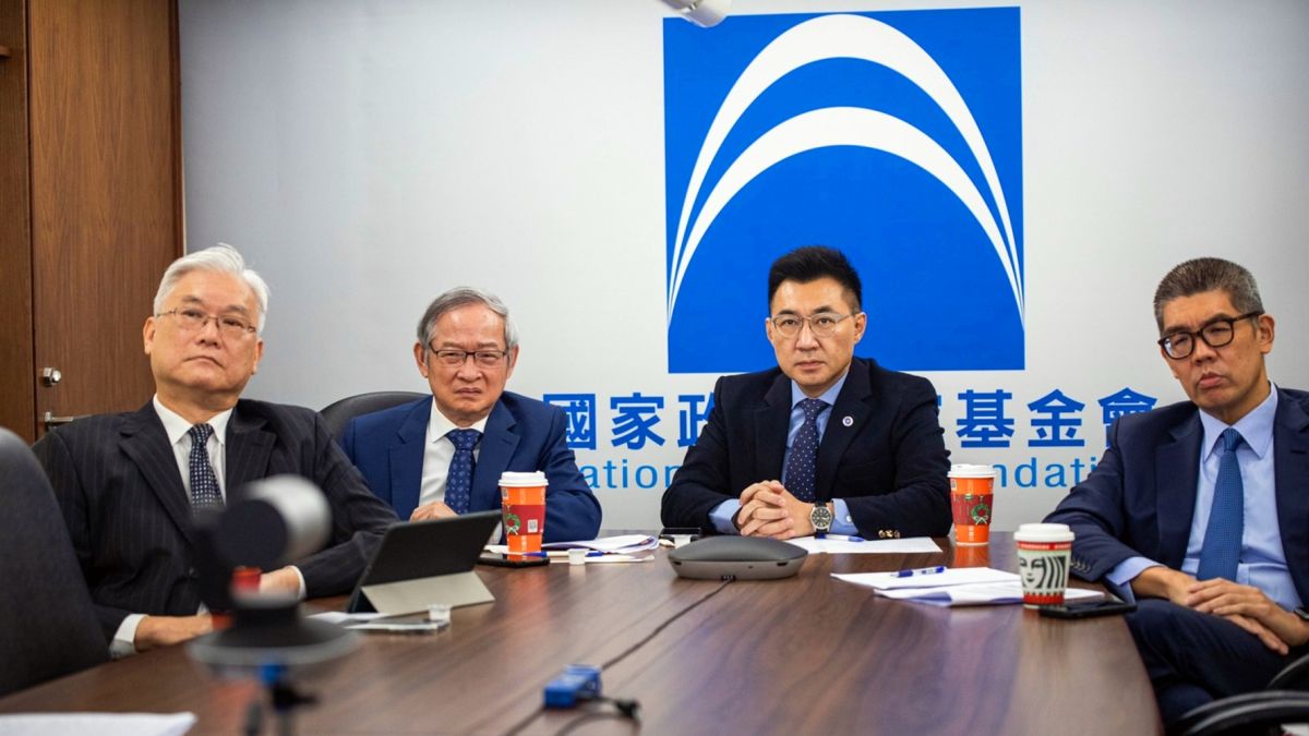 ▲國家政策研究基金會舉辦第二次「中華民國-美國線上論壇」，副董事長連勝文擔任主持人，與談人包括美國前駐緬甸大使米德偉、新加坡國立大學資深訪問學者唐安竹、國政基金會國安組召集人林郁方及前外交部次長夏立言。（圖／國家政策研究基金會提供）