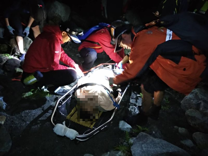 ▲邱姓闖入德基管制站，跳下約100公尺深的邊坡，失蹤40天，在廢棄電廠在山洞裡尋獲。(圖／警方提供2020.12.16)