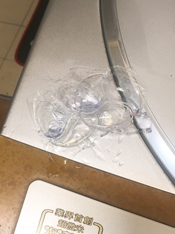 ▲原來原PO的男友「剪了兩顆洗衣球下去,甚至更準備要剪開第三顆」。(圖/翻攝自《Dcard》)