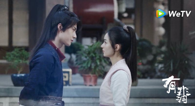 ▲趙麗穎(右)與王一博演出《有翡》。(圖