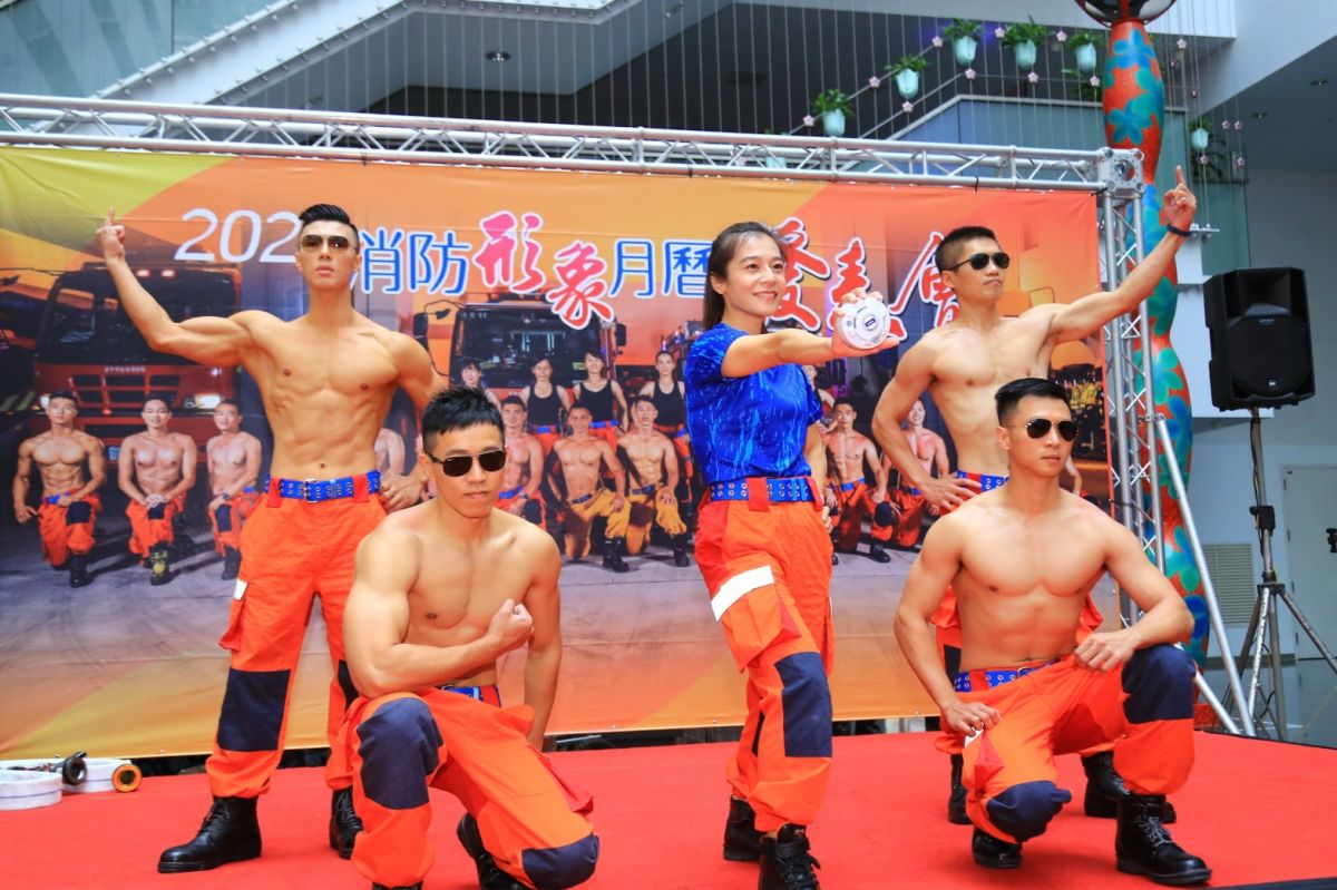 ▲中市府消防局「2021消防形象月曆」發表(圖／柳榮俊攝2020.12.16)