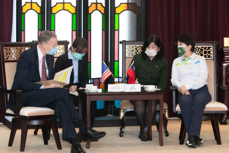 ▲ Li Yingjie, director of the American Association in Taiwan, visited the Taichung city government, and Mayor Lu Xiuyan addressed the pork issue directly.  (Photo / provided by the municipal government, 12/16/2020)