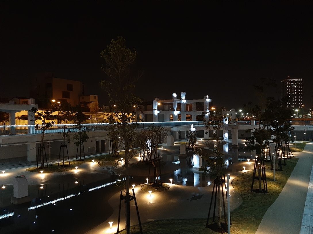 ▲台南河樂親水廣場夜間風貌獲「2020台灣光環境獎」。（圖／台南市都發局）