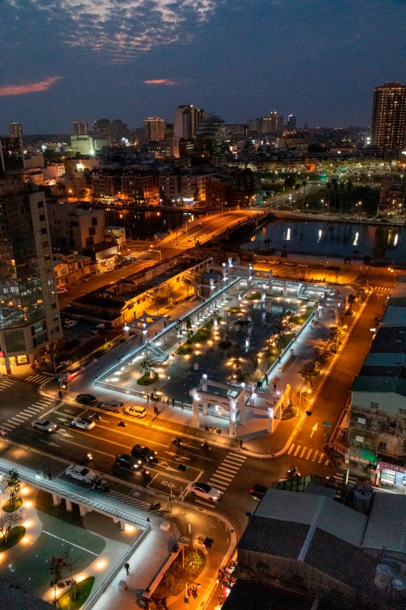 ▲豐富、多層次的光影效果,為河樂廣場創造特殊的夜間氛圍。(圖/台南市都發局)