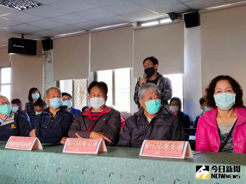 ▲禽糞堆肥場製造惡臭,二水鄉15村的村長已取得共識,會抗議到底。(圖/記者陳雅芳攝,2020.12.