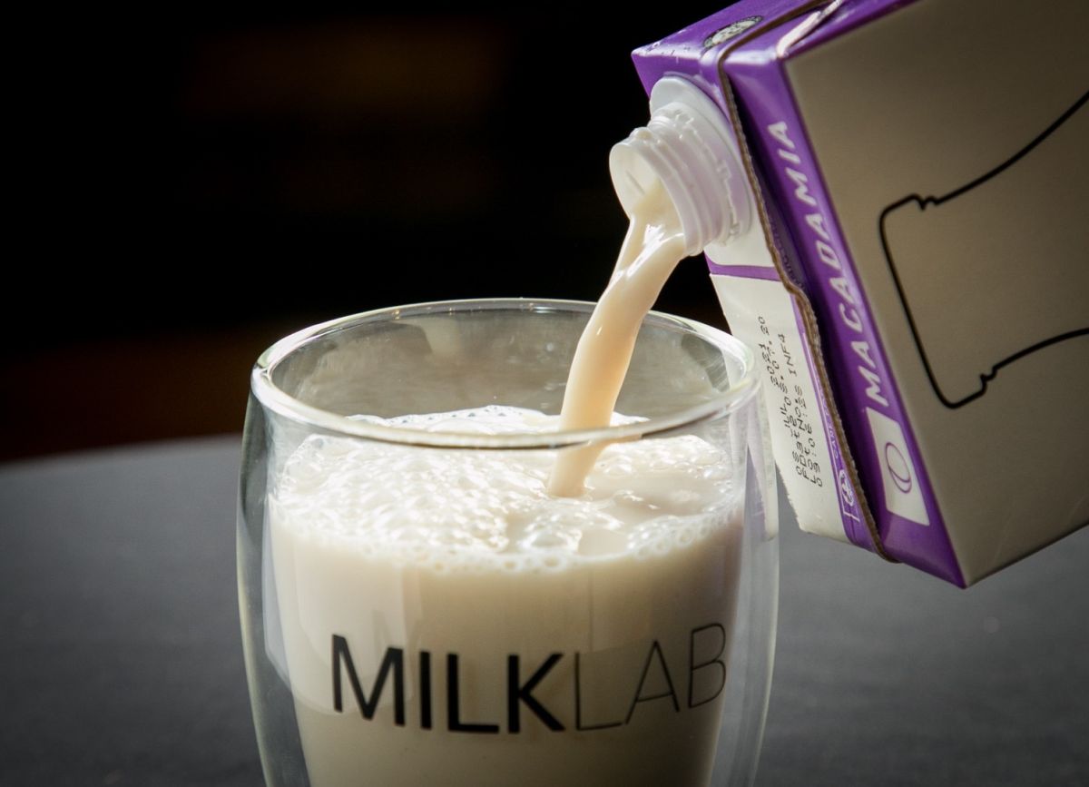 ▲罐裝牛奶的封膜怎麼撕，引起網路上熱烈的討論。（圖／NOWnews資料照)