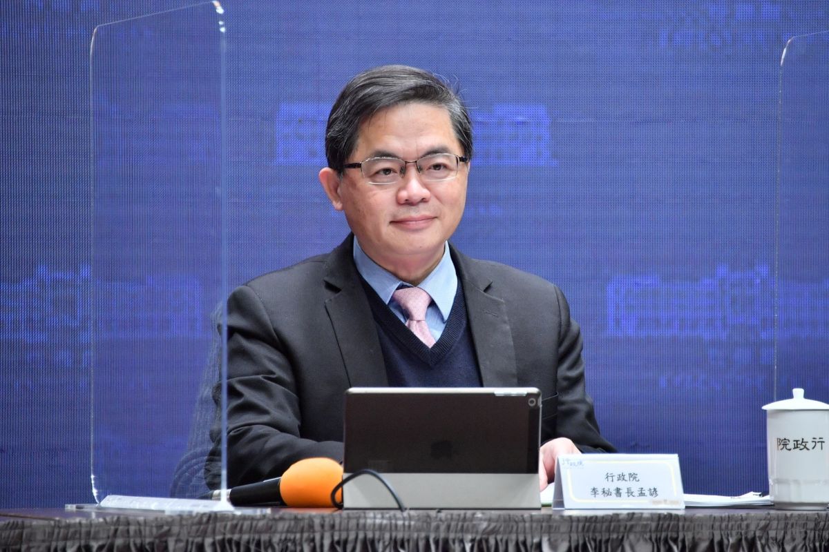 ▲對於醫師蘇偉碩被衛福部告發違反食安法，行政院秘書長李孟諺說，言論自由其實並不等同於散布謠言的自由，大家在言論自由的分際，還是要根據事實，任何的發表都要有所本。（圖／行政院提供）