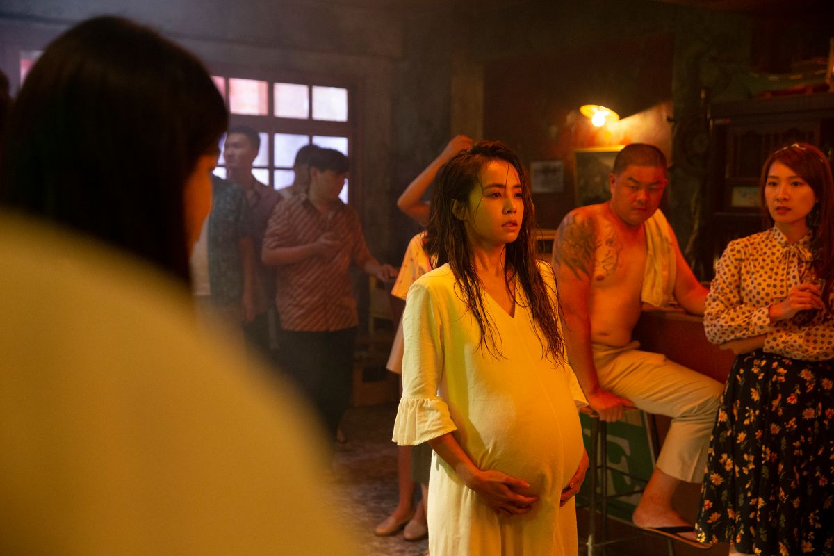 ▲蔡依林為歌曲《甜秘密》MV，裝上假肚子扮孕婦。（圖／索尼音樂提供）