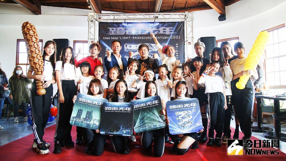 ▲高雄市政府副秘書長張家興代表市長陳其邁出席歡迎主持群。（圖／記者郭俊暉攝，2020.12.17）