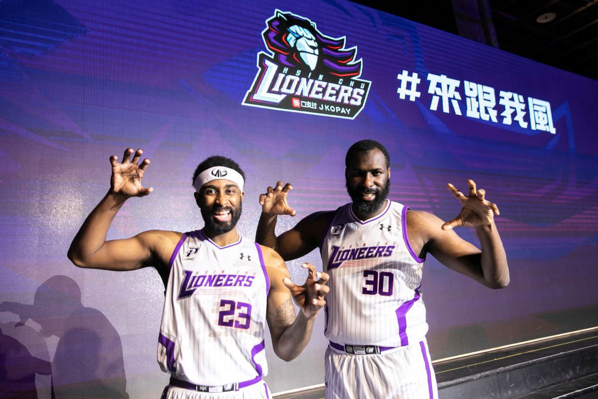 ▲新竹街口攻城獅今(17)日舉辦開季誓師大會記者會，兩位NBA等級的洋將狠投(右)、雷特也結束隔離首度亮相。（圖／官方提供）