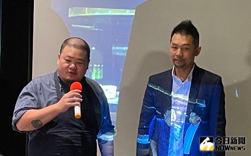 ▲蘭餐廳主廚李信男(左)擔任零食品牌年度代言人,也釋出以「頂尖對決」為題拍攝的影音廣告。(圖/記者黃仁杰攝)