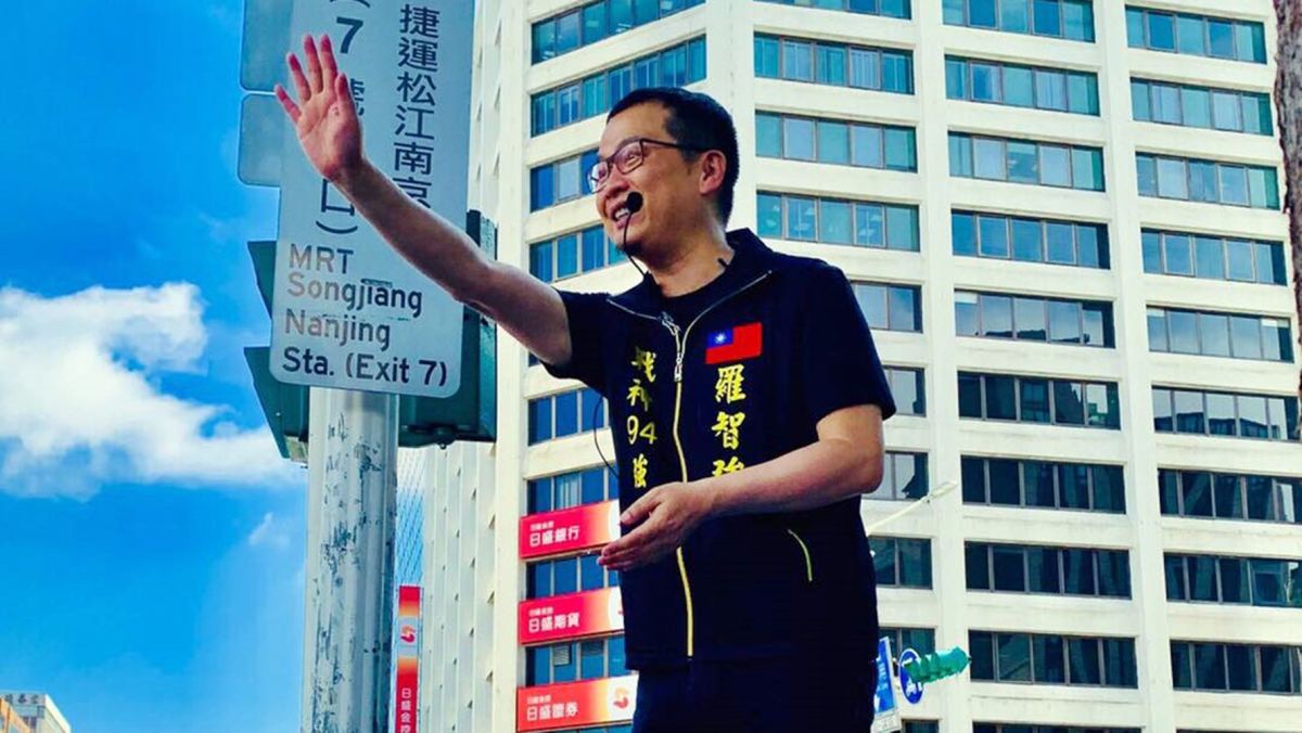 ▲國民黨籍台北市議員羅智強酸蔡政府是「疫苗乞丐」，引發熱議。（圖／取自革命實踐研究院臉書）