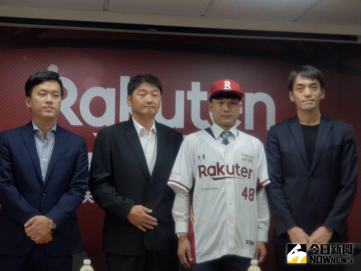 ▲賴鴻誠今天舉辦了加盟記者會，總教練曾豪駒和總經理劉玠廷都有出席。（圖／黃建霖攝）