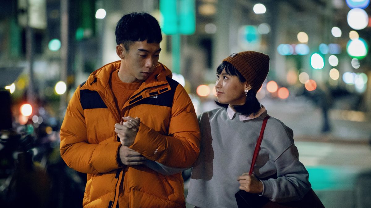 ▲李芷婷（右）在歌曲《你聽聽就好》MV中，遭王可元飾演的渣男騙走初夜。（圖／唯有音樂提供）