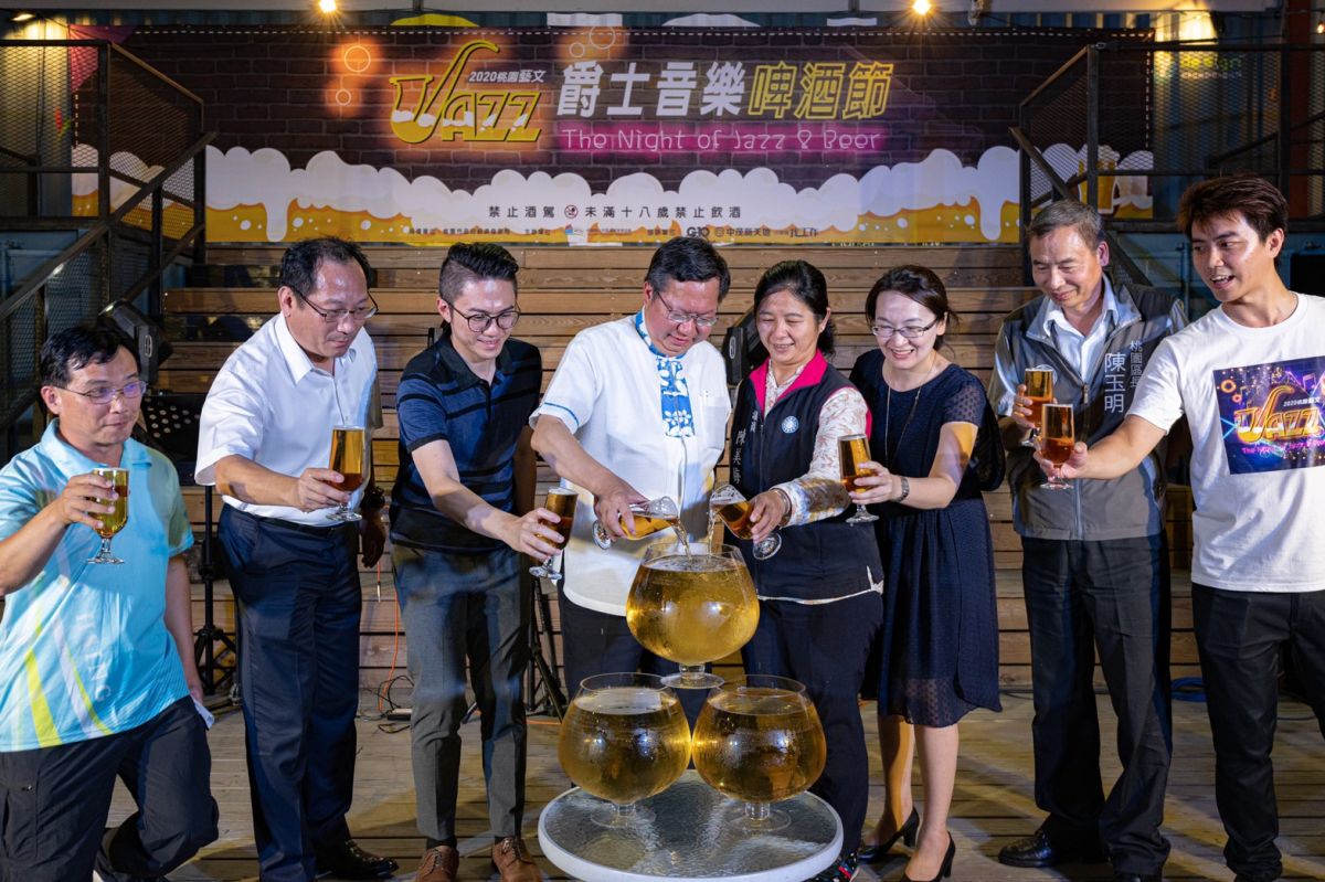 ▲桃園市長鄭文燦參加 2020桃園藝文爵士音樂啤酒節。(圖/藝文商圈公關照片)