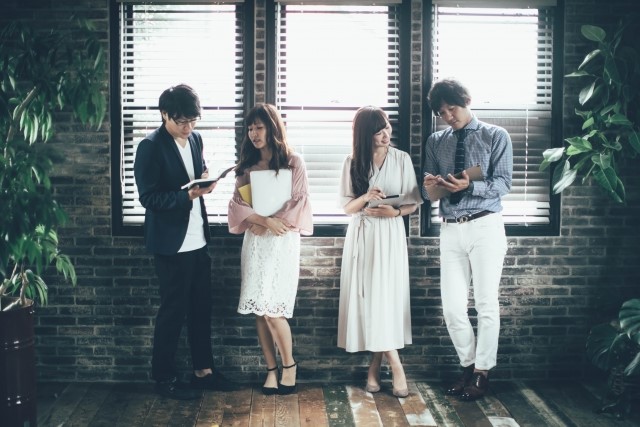 ▲女孩們約會前總是精心梳畫自己，但出門之後最怕遇到什麼窘境呢？。（圖／photoAC）