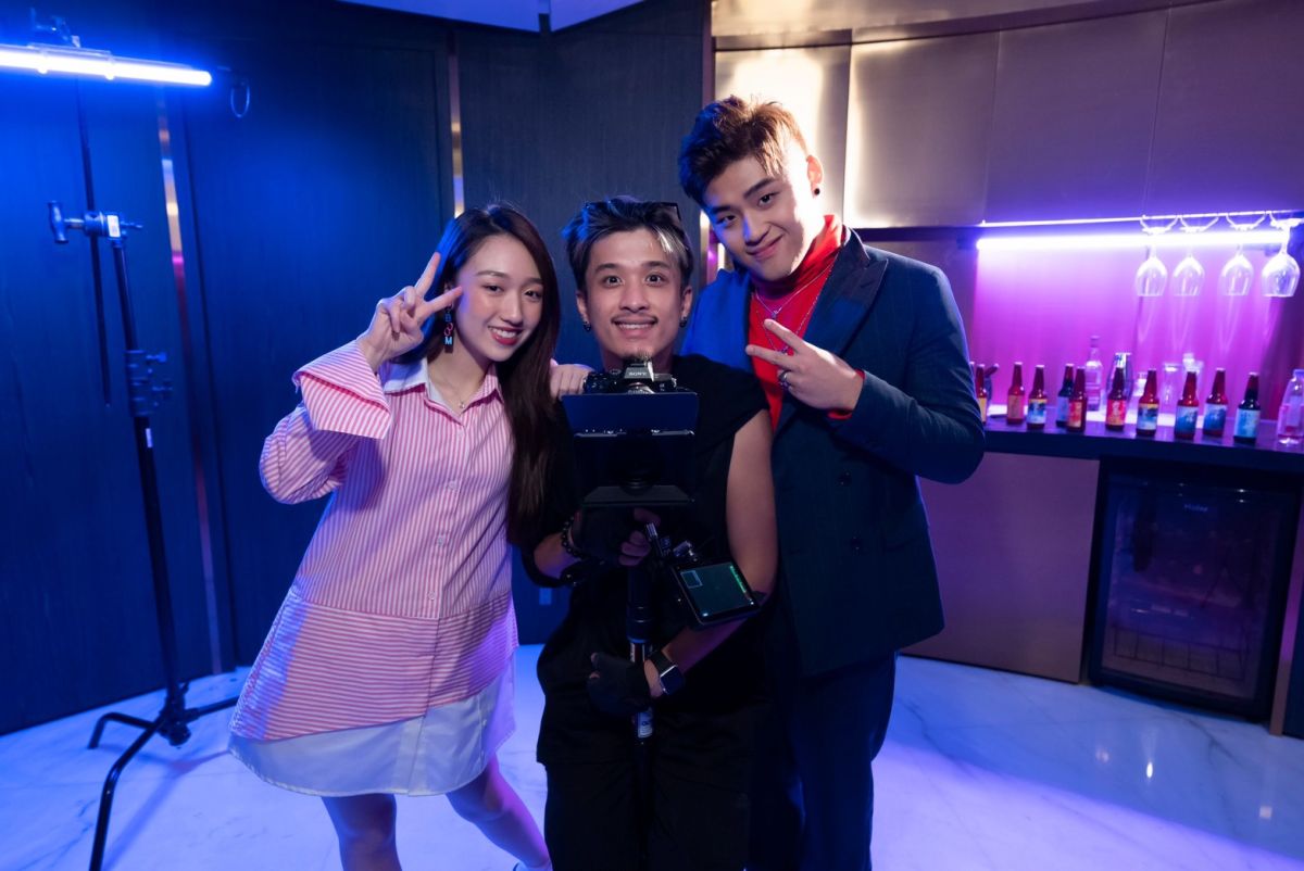 ▲劉昊（右）找來香奈兒（左）拍攝單曲《Party King》MV，曝光2人在美國求學時期常常約飯。（圖／捌拾貳拾娛樂提供）