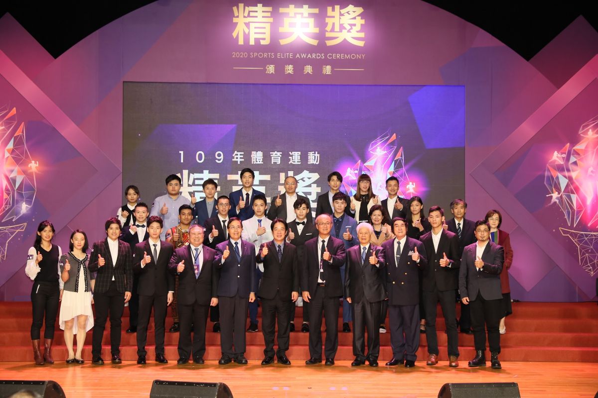 ▲109年體育運動精英獎頒獎典禮賴清德副總統(前排中)、貴賓及得獎者合影。（圖／體育署提供）