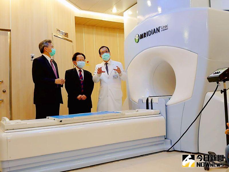 ▲ 高醫引進「核磁共振影像導引全方位放射線治療儀(MR- Linac)」，目前已有30多名患者接受此治療。（圖／記者陳美嘉攝）