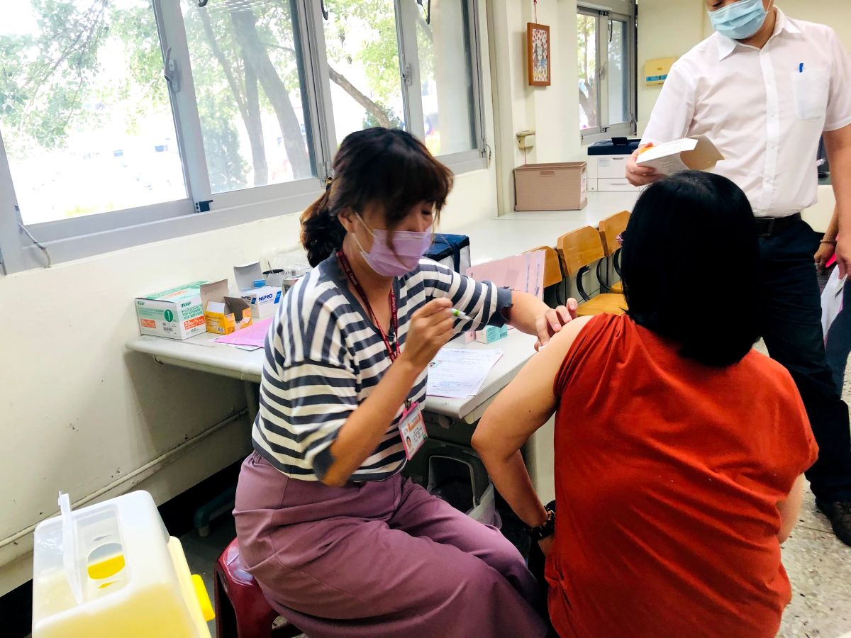 ▲台中市政府衛生局再添購5,600多劑流感疫苗，自12月21日起開放設籍台中市或在台中市工作、就學的民眾（不限年齡）免費接種。(圖／衛生局提供2020.12.19)