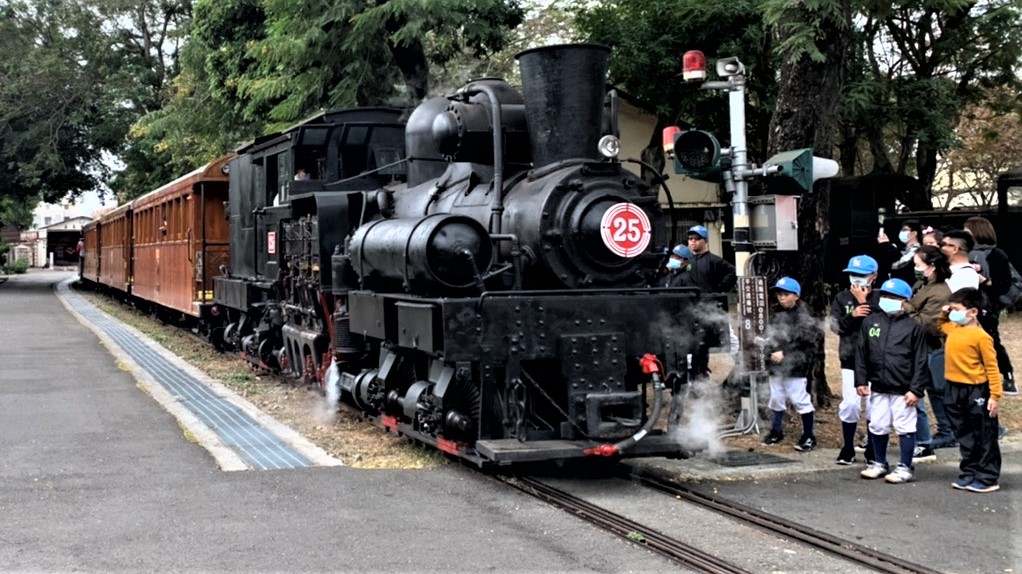 ▲蒸汽火車行駛於嘉義市區。（圖／林鐵及文資處提供）