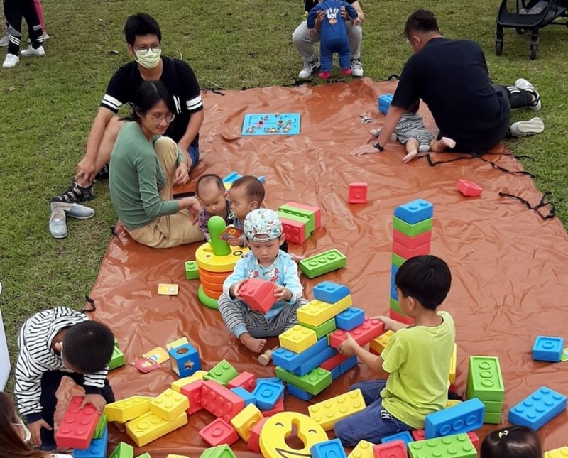 ▲屏東縣目前共有7處家庭福利服務中心在社區運行，主要提供近便性的家庭需求與福利服務，近年來館室經營及親子活動深得大眾認同及重視，參與人數攀升，是為家長及兒少能享有安全無虞的公共遊戲空間。（圖／屏東縣政府提供,