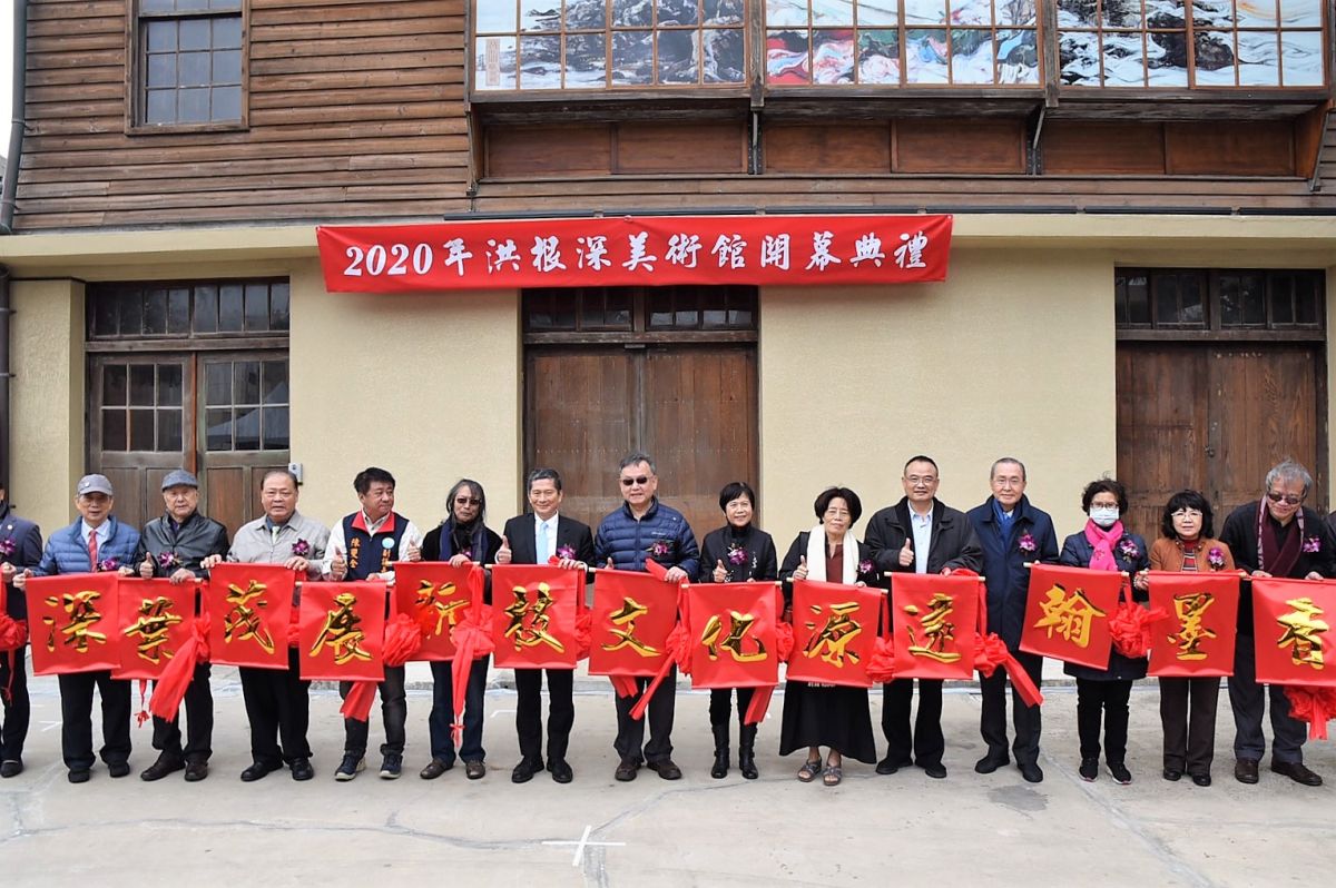 ▲洪根深美術館開館，文化部長李永得、澎湖縣長賴峰偉、澎湖縣議會議長劉陳昭玲聯袂出席開幕儀式，賴峰偉對於洪根深美術館能成為離島的藝文典範感到高興。（圖／澎湖縣政府提供）