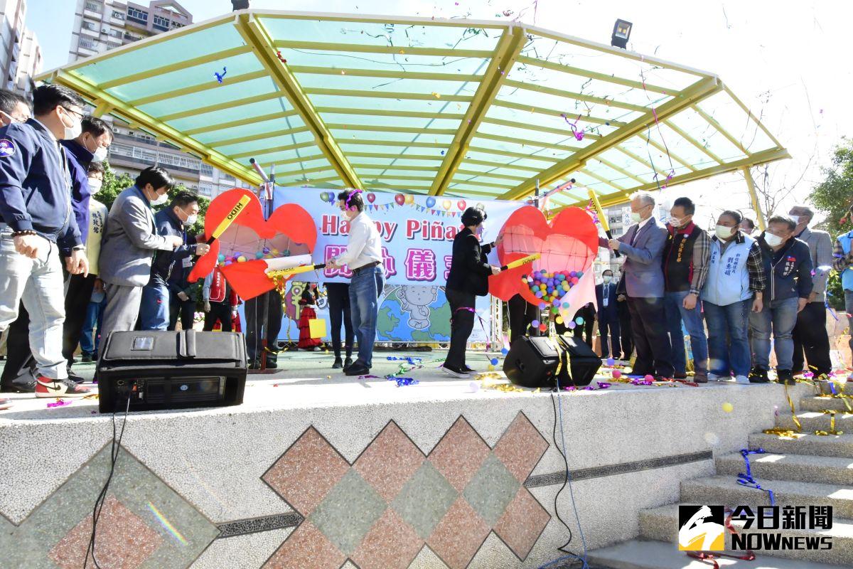 ▲「2020英語課程與國際教育嘉年華」活動，縣長王惠美、對外關係協會會長夏立言、教育部主秘廖興國等人一同感受開心儀式。（圖／記者陳雅芳攝，2020.12. 19）