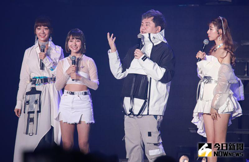 ▲木曜四超玩跨界演唱會《Rising》,成員泱泱(左起)、溫妮、製作人陳百祥、阿部瑪利亞。(圖/記者葉政勳攝