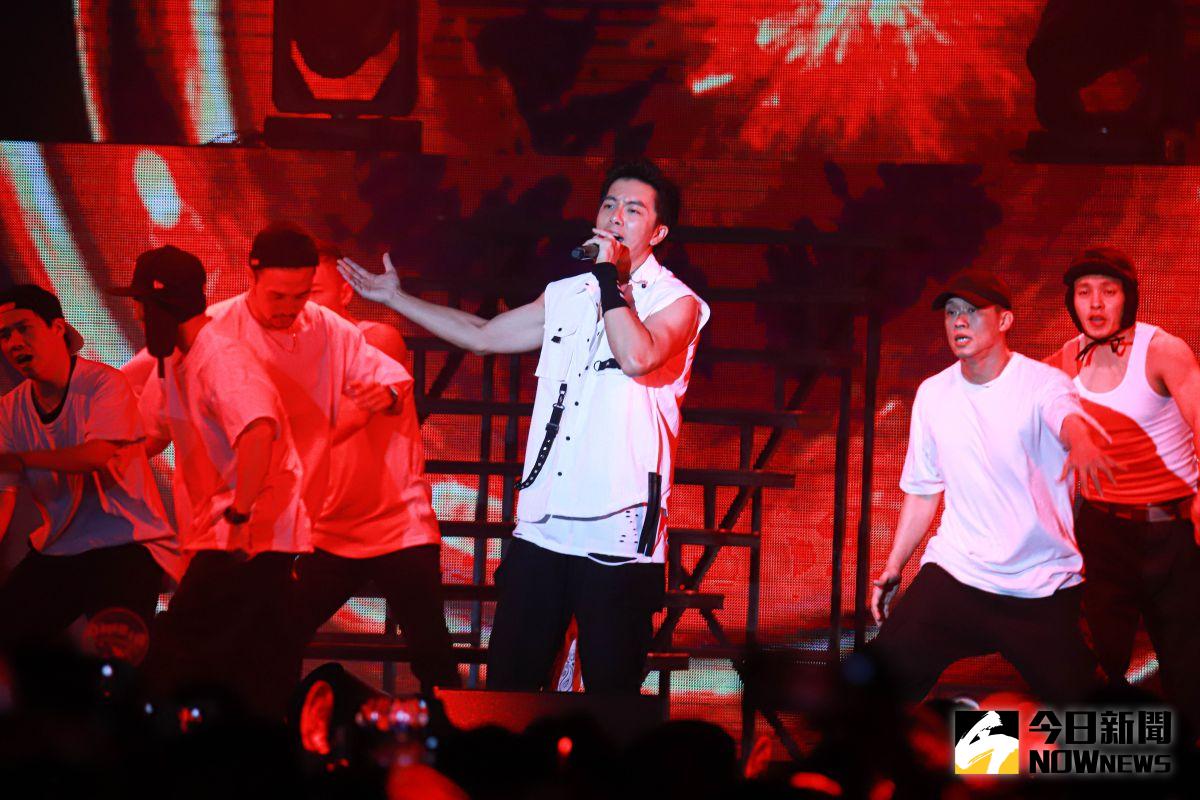 ▲坤達表演《放手》。（圖／記者葉政勳攝 , 2020.12.19）